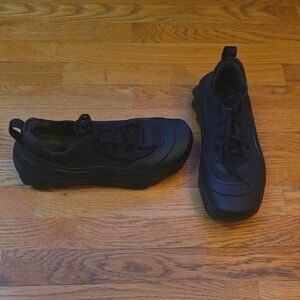 CROCS  Echo Surge Men's Black Athletic Shoes